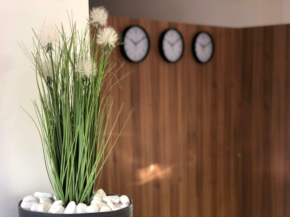 Hotel Bonus 科洛梅亚 外观 照片